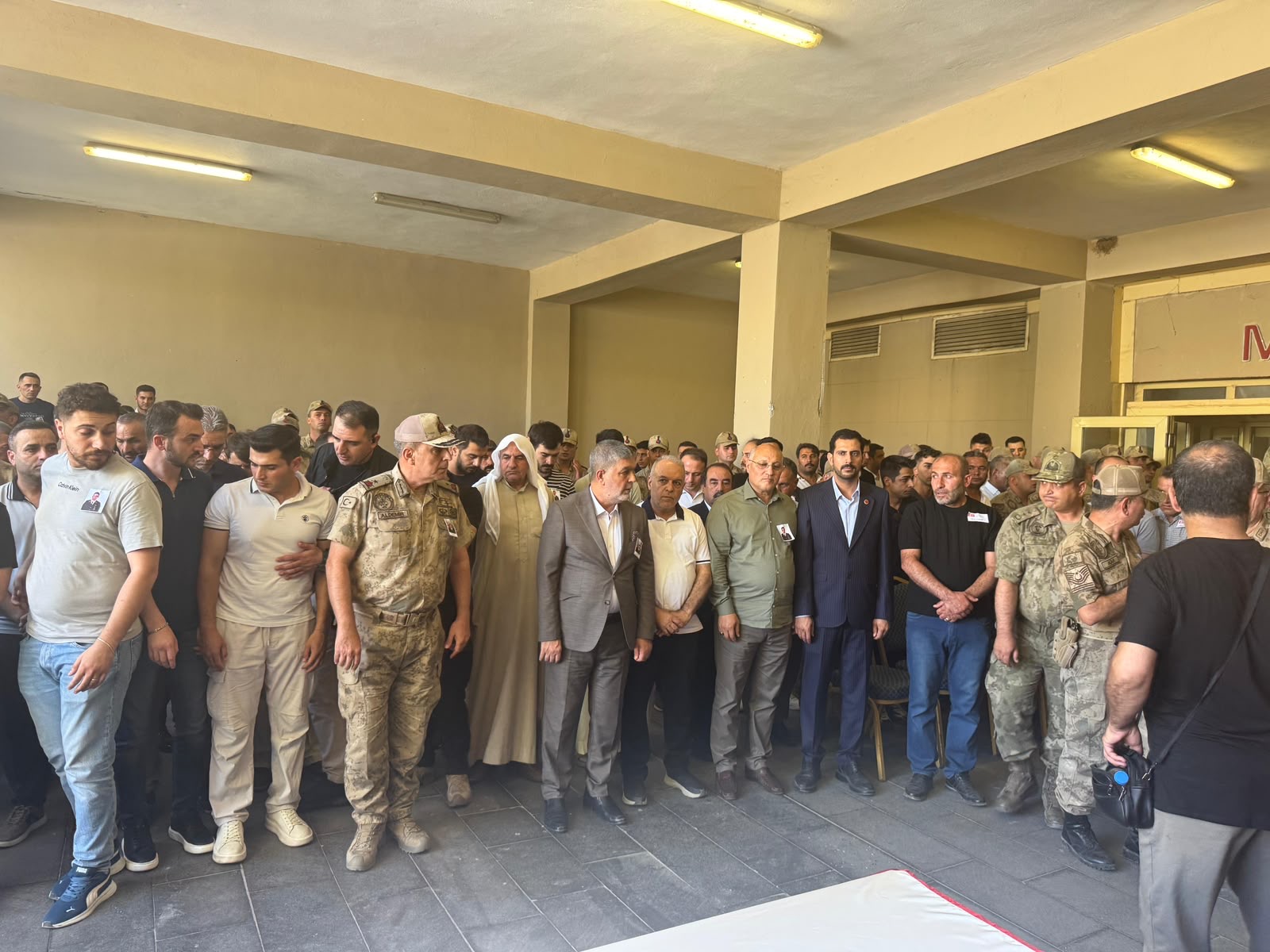 Cenaze töreninden kare — vatandaş katılımı