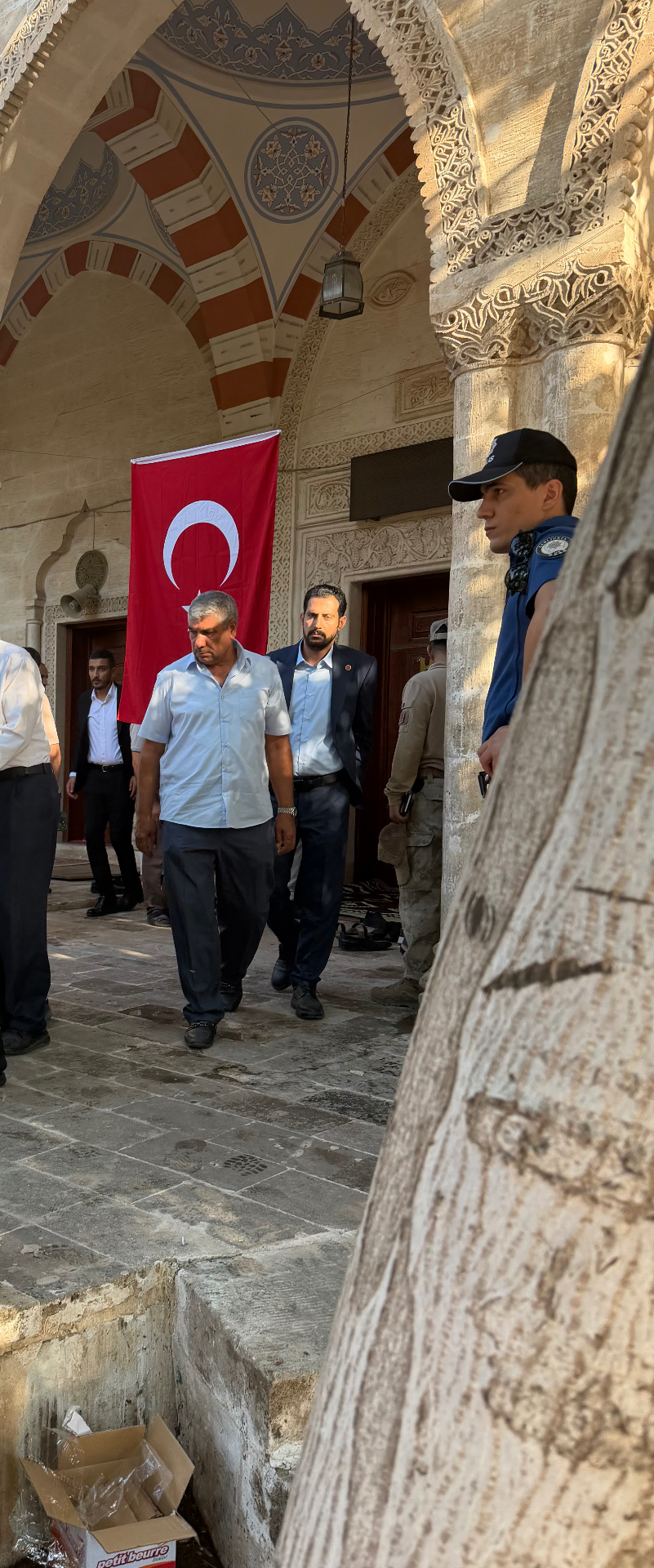 Başkanımız Fatih Yüzücü cami çıkışında